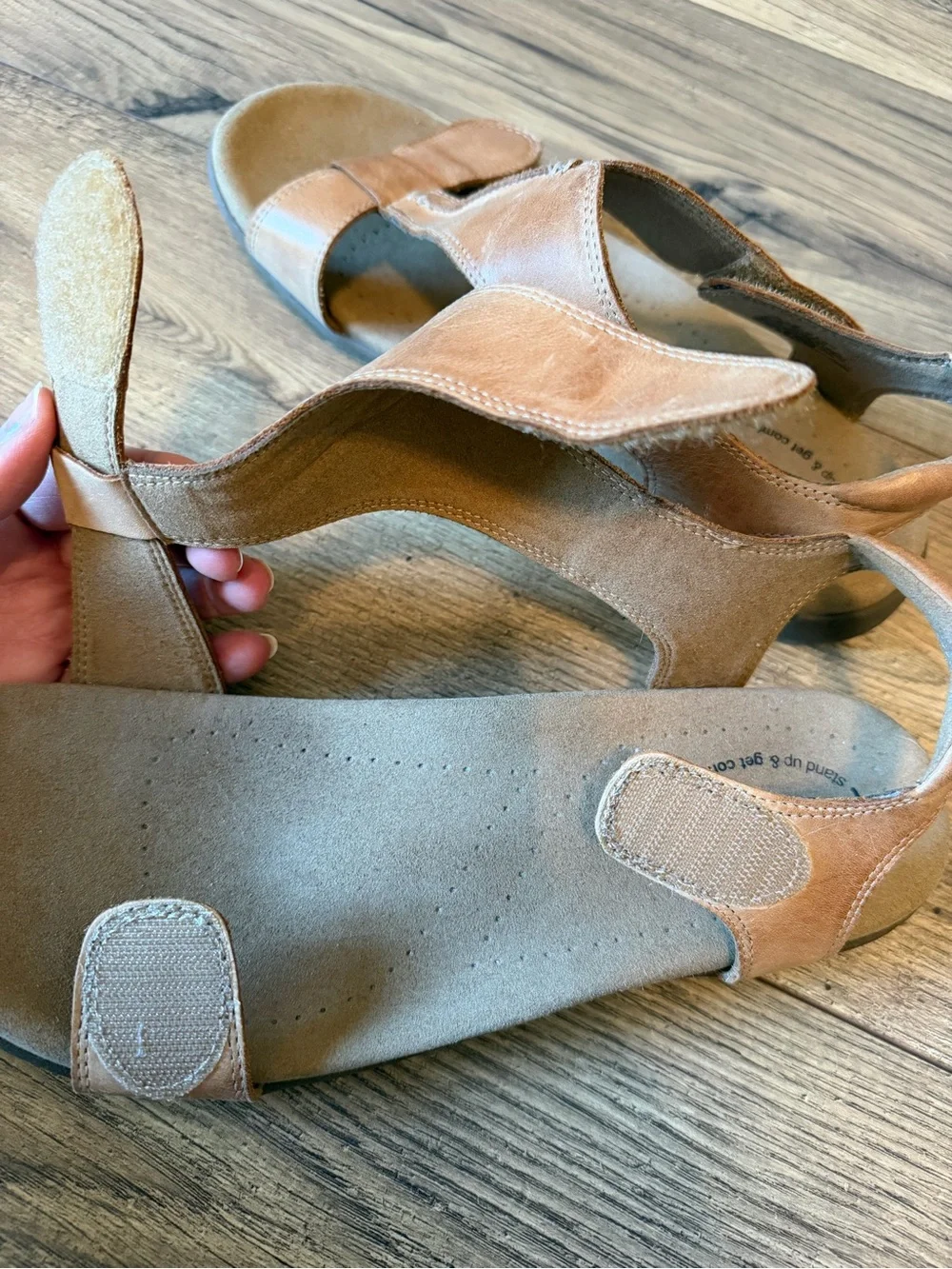 Taos The Show Leather T-Strap Sandals Cognac Brown Comfort Velcro Womens 9 EUC